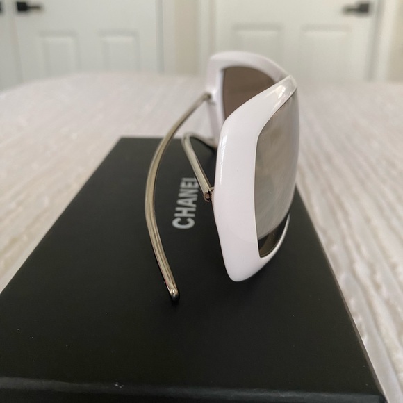 Chanel White Sunglasses Goggle style Silver Hardware - Picture 9 of 13